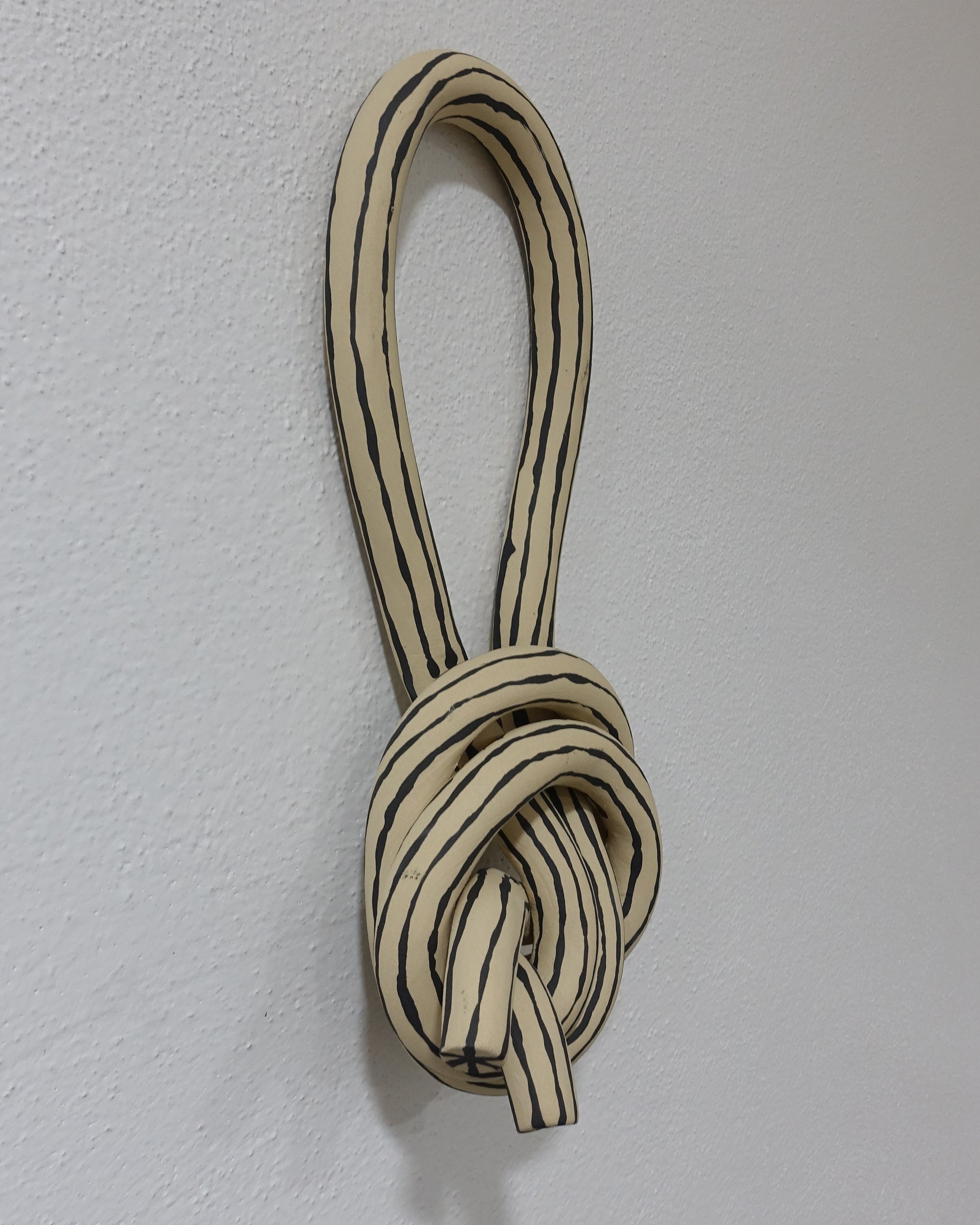 Wall node with black lines